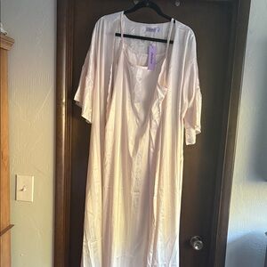 Elegant Cream Nightgown Set